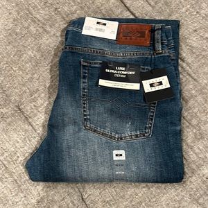 Joseph Abboud Luxe Denim Uktea Comfort Jean lighter wash straight leg